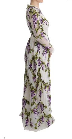 Dolce & Gabbana

 Superbe toute neuve avec étiquettes, robe Dolce & Gabbana 100% authentique.

 Modèle : robe longue trapèze à manches longues.

 Couleur: Blanc avec broderie florale vert violet

 Doublure intérieure en soie

 Fermeture à glissière au dos

 Détails du logo

 Fabriqué en Italie

 Artisanat très exclusif et de haute qualité

 Matériel: 85% coton, 15% polyester A Line Maxi Dress, Embroidery Materials, Dolce Gabbana Dress, Embroidered Maxi Dress, Dolce E Gabbana, Women Maxi, White Maxi Dresses, Dolce & Gabbana, Purple Green