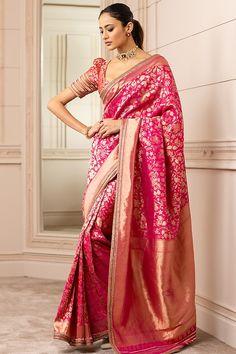 Fuchsia Embroidered Saree Set Design by Tarun Tahiliani at Pernia's Pop Up Shop 2024 Tarun Tahiliani Saree, Desi Clothing, Brocade Saree, Banarsi Saree, Brocade Blouses, Tarun Tahiliani, Saree Trends, Blouse Designs Latest, Indian Fashion Designers