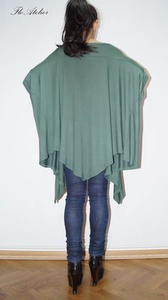 Loose Long  Blouse / Knit Oversized Top / Extravagant Tunic / Extra Long Sleeves/Green Top/Green Cas Oversized V-neck Lagenlook Top, Casual Fall Tunic, Casual Stretch Tunic For Fall, Oversized V-neck Top In Lagenlook Style, Stretch Knit Fabrication Cardigan For Layering, Green V-neck Tunic For Fall, Fall V-neck Lagenlook Tops, Stretch Wrap Top For Loungewear, Casual Free Size Batwing Sleeve Tops