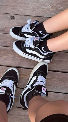 Vans Aesthetic, Tenis Vans, Grunge Boy, Buy List, Vans Style, Clothes Pictures, Aesthetic Dark, Buy Shoes, Couple Pictures