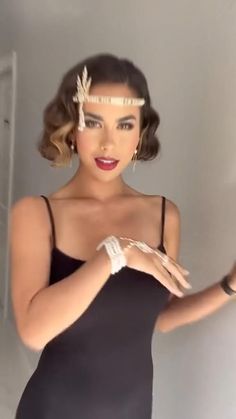 Video Credit: @samirasjewelry How To 1920s Hair, Flapper Costume Hair, Great Gatsby Hair Tutorial, 1920s Hair Long Gatsby Tutorial, 1920s Flapper Hair Long, 1920s Hair Women, How To Do 20s Hairstyles, Hair 1920s Hairstyles, 1920 Gatsby Hairstyles