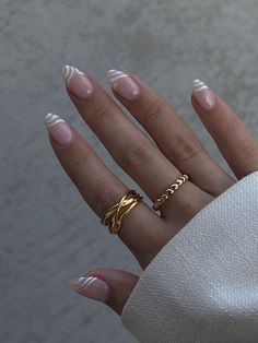 Nails For Gold Rings, Clean Girl Rings Aesthetic, Vision Board Pictures Nails, Aesthetic Nail Picture Ideas, Clean Girl Rings, Minimal Ring Stack, Minimal Almond Nails, Gold Gown Aesthetic, Nails Asthetic Picture