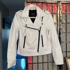 Marciano Motorcycle Jacket White W/ Black Zippers - Nwt - Size Xs - Luxury Lambs Leather - Fully Lined - Gorgeous Piece - Payed $398 - See Pics For Approximate Size - Let Me Know If You Have Any Questions Genuine Leather, Leather, Leather Jacket, Lamb Leather, Moto, Motorcycle, Biker, Biker Chic, Contemporary, Casual, High End, Luxury, White & Black, Daytime, Nighttime, Party, Fall, Winter, Spring, Real Leather White Outerwear With Zip Fly For Fall, White Moto Outerwear With Long Sleeves, White Long Sleeve Moto Outerwear, White Zipper Closure Outerwear For Work, White Moto Leather Jacket For Fall, White Fitted Moto Outerwear, White Moto Leather Jacket With Zipper Closure, White Moto Outerwear With Zipper Closure, White Moto Biker Jacket With Zipper