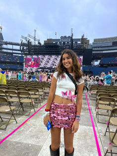 taylor swift fan outfit diy Taylor Swift Lover Era Outfits, Lover Era Outfits, Taylor Swift Lover Era, Lover Taylor Swift, Lover Taylor, Love On Tour Outfits, Lover Aesthetic