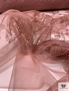 SKU: 15031 Content: Polyester / Lurex Color: Dusty Rose / Gold Width: 55 inches