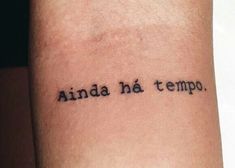 a tattoo that says, anda ha tempo