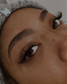 Natural Fake Eyelashes, Lashes Tutorial, Lash Extensions Styles, Perfect Eyelashes, Pretty Lashes, Long Eyelashes, Makeup For Black Skin