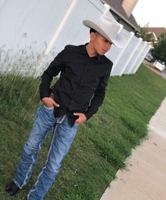 Quince Outfits With Boots, Vaquero Outfit Mexican Men, Cowboy Outfits Men, Takuache Outfits, Mexican Clothing Style, In The Moment Photography, Takuache Outfits Guys