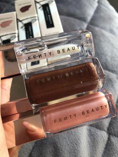 FENTY BEAUTY BY RIHANNA Gloss Bomb Universal Lip Luminizer Fenty Beauty Gloss Bomb, Makeup Bag Essentials, Fotografi Vintage, Makeup Needs, Fancy Makeup, Luminizer, Makeup Obsession, Makeup Items, Fenty Beauty