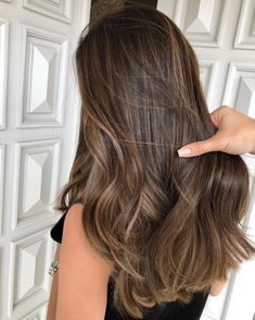 Brown Hair Looks, Brown Hair Inspo, Brunette Hair With Highlights, Hair Color Light Brown, Brunette Balayage Hair, Brown Hair Balayage, Brown Blonde Hair, Hair Color Balayage, Hair Inspiration Color