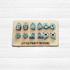 a cookie board with some cookies on it and the words'mom, little party designs'written in frosting