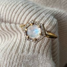 Features A Stunning Center Moonstone With Opalescent And Reflective Blueish Hues Surrounded By A Hexagon Halo Of Genuine Pav Diamonds In Great Condition, Never Worn. Please Refer To Pictures/Video For Condition Originally Purchased On Local Eclectic In 2018 - Discontinued Style Size 8 Sterling Silver Base Yellow Gold Vermeil 6.8mm Center Moonstone (2.49 Grams) Natural White Diamonds (0.14kt) 1.7mm Band Thickness Reasonable Offers Are Welcome Hexagon Halo, Local Eclectic, Diamond Halo Ring, Halo Diamond Ring, Moonstone Ring, Halo Ring, Halo Rings, Diamond Halo, White Diamonds