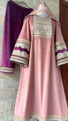 Pink Pakistani Suit, Eid Outfits Pakistani, Eid Post, Hospital Admit, Suit Purple, Pinterest Room, Punjabi Suits Designer Boutique, Sewing Easy, Balochi Dress