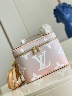 Size: 24cm*18cm*14.5cm It comes with Dust box, Care manual, Tag, and Paper bag. Designer Pink Box Bag With Large Capacity, Designer Pink Rectangular Case Bag, Luxury Top Handle Cosmetic Bag For Shopping, Pink Rectangular Bag, Luxury Pouch Cosmetic Bag For Shopping, Luxury Pink Bucket Box Bag, Designer Rectangular Cosmetic Bag For Daily Use, Designer Cosmetic Bag With Removable Pouch, Designer Rectangular Cosmetic Bag With Removable Pouch