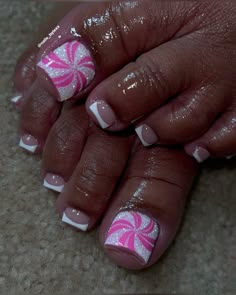 Pink Christmas Toe Nails, Pink Christmas Pedicure, Trendy Toe Nails 2024, Toe Christmas Nails, Winter Nails Pedicure, Toes Nails Christmas, Acrylic Toes Christmas, Pink Christmas Nails Designs, Winter Nails Toes