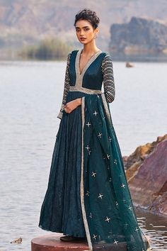 Bottle green silk and crepe anarkali featuring sequins embroidered geometric pattern. Paired with an organza dupatta., Fit: Relaxed Green Anarkali, Organza Dupatta, Green Sequins, Women Kurta, Bottle Green, Green Silk, Aza Fashion, Anarkali, Geometric Pattern