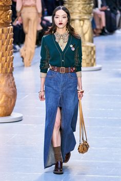 Jeans Trend, Look Retro, Paris Mode, Moda Paris, 2020 Fashion Trends, Moda Jeans, Vogue Germany, Trendy Winter, Fashion Weeks