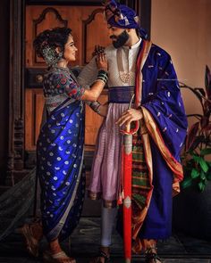 Maharashtrian Wedding, Marathi Bride, Marathi Wedding, Indian Wedding Poses, Couple Wedding Dress, Indian Wedding Couple