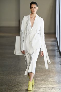 Gabriele Colangelo Spring 2018 Ready-to-Wear Collection Photos - Vogue Runway Archive, Classy White Dress, Shirt Transformation, High Fashion Runway, Graduation Project, Menswear Inspired, 가을 패션