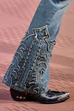 2024 Menswear, Denim Pants Fashion, Looks Country, Fashion Diva, Pharrell Williams, Cool Fits, Dolce E Gabbana, Bad Bunny, Denim Flares