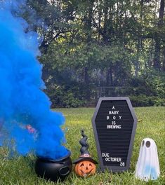 Gender reveal smoke bomb Halloween blue cauldron ideas Gender Announcement, Halloween Gender Reveal, Halloween Pregnancy Announcement, Baby Announcement Photoshoot, Fun Baby Announcement, Gothic Baby, Gender Reveal Party Theme, Halloween Baby Shower Theme, Gender Announcements