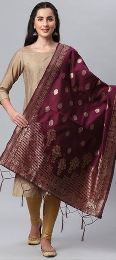 Purple and Violet color Dupatta in Banarasi Silk fabric with Weaving work Stylish Dupatta Designs, Violet Color, Utsav Fashion, Silk Brocade, Silk Dupatta, Maroon Color, Jacquard Weave, How To Dye Fabric, Wearing Red