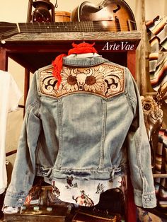 Cowgirl Jean Jacket, Western Jean Jacket, Rodeo Clothes, Mode Country, Country Style Outfits, Looks Country, Rodeo Queen, Estilo Country, Rodeo Outfits