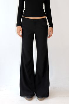 Classy Pants, 6th Form, Winter Trousers, Charlie's Angels, Skandinavian Fashion, Low Rise Pants, Black Trousers, Mode Inspiration