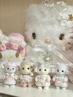 Sanrio Calico Critters, Aesthetic Sylvanian Families, Coquette Calico Critters, Calico Critters Coquette, Syvilian Families, Toys Aesthetic