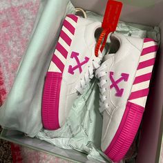 Off-White Canvas Arrow Low Worn Once! Off White Shoes, White Canvas, White Shoes, Womens Shoes Sneakers, Pink White, Size 4, Off White, Women Shoes, Sneakers