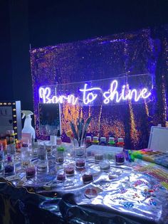 estacion de glitter para bodas y festivales Makeup Bar, 70s Disco Party, Disco Birthday Party, 30th Party, Sparkle Party, Pre Wedding Party, High School Graduation Party, 13th Birthday Parties, Golden Birthday