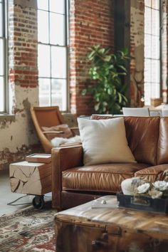 Industrial Renovation: Tips for a Stylish Home Open Layout, Urban Spaces, Exposed Brick, Vintage Lighting, How To Distress Wood, High Ceiling, Old And New, Industrial Design, Modern House