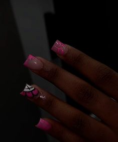 Short Nail Design Purple, Pink And Purple Short Nails, Bday Nails Pink, Loser Lover Nails, Short Nail Simple Designs, 13th Birthday Nails Ideas, Black And Pink Nails Short, Short Nails Baddie