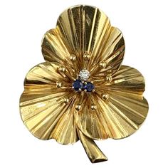 Cartier Sapphire Diamond Clover Flower Brooch 14 Karat Gold Mid-Century Retro Cartier Gold, Vintage Closet, Clover Flower, Retro Mid Century Modern, Antique Brooches, Diamond Brooch, Flower Clip, Vintage Pieces, Sapphire Diamond