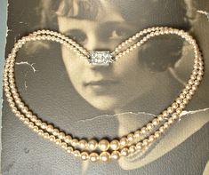 PRISTINE 1940s Vintage Art Deco Champagne Ivory Pearl - Etsy Cream Pearl Necklace For Anniversary, Antique Pearl Wedding Necklace, Antique Pearl Necklace For Wedding, Vintage Bridal Necklace For Anniversary, Vintage Pearl White Necklace For Wedding, Vintage Pearl Necklace For Anniversary, Vintage Pearl Bridal Necklace For Anniversary, Elegant Beige Wedding Necklace, Elegant Beige Necklace For Wedding