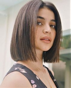 Winter Haircuts for Round Faces 2023-2024 22 Ideas: A Stylish Transformation - women-club.online Winter Haircuts, Haircuts For Round Faces, Medium Bob Haircut, Medium Bob Hairstyles, Long Bob Haircuts, Round Face Haircuts, Bob Haircuts For Women