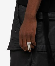 Rick Owens, known for its avant-garde designs and dark aesthetic, continues to push boundaries in the fashion world with pieces like the Open Trunk Ring.This stunning piece from the Fall/Winter 2024 collection in Plata is a must-have accessory for any jewelry lover. Crafted with precision and attention to detail, this ring adds a touch of edge and sophistication to any outfit. Elevate your style with the Open Trunk Ring from Rick Owens, available now on SVD. Edge Fashion, Los Angeles Design, Edgy Aesthetic, Outfit Shop, Link Earrings, Modern Ring, Winter 2024, 2024 Collection, Jewelry Lover