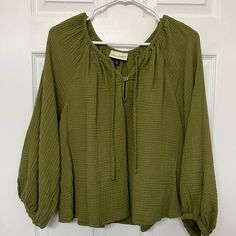 New Universal Thread Green Blouse Casual Green Peasant Top For Fall, Green Cotton Peasant Top For Fall, Bohemian Tops, Plaid Blouse, Puff Sleeve Blouse, Womens Tie, Woven Top, Wrap Blouse, Peasant Blouse