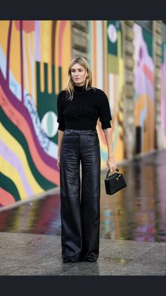 Outfit Nero, Outfit Pantalon, Fit Ideas, Black Turtleneck, All Black Outfit, Leather Trousers