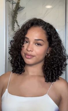 Curly With Layers, 3b Short Hair, Short Curly Hair 3c, 3a Curly Hairstyles, Hair Type Chart, Mixed Girl Hairstyles, Curly Hair Styling, Curly Cut, Curly Hair Braids