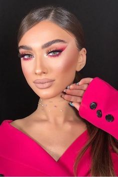 Award Show Makeup Looks, Makeup Looks With Pink Eyeshadow, Makeup Ideas With Pink Dress, Makeup Looks With Pink Dress, Fun Birthday Makeup, Color Under Eye Make Up, Fashion Show Makeup Looks, Makiyaje Make Up, Makeup Looks For Pink Dresses