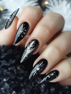 New Year’s Nails Ideas 2025: Trendy Designs to Celebrate in Style Almond Nails New Years Eve, Winter Nail Designs Glitter, Christmas/new Years Eve Nails, Nail Art For New Years, Nye 2024 Nails, New Year’s Eve Nails Almond, Great Gatsby Nails Designs, New Year's Nails Design, Christmas New Years Nails