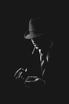 Mafia Photoshoot, The Auditor, Shadow Portraits, Black Paper Art, Male Portrait Poses, Black Paper Drawing