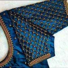 Bead Work Blouse Designs Latest, 2000 Rs Aari Work Design, Aari Neck Design, Simple Aari Design, Blouse Aari Work, Magam Work Designs, Green Blouse Designs, Embroidery Blue