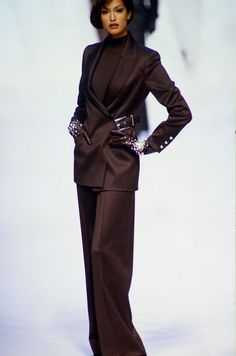 Fashion Outfits Runway, Yasmeen Ghauri 90s, Outfits Runway, Yasmeen Ghauri, Claude Montana, 90s Runway, 90s Runway Fashion, Vintage Runway