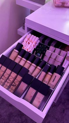 girl core Makeup Beauty Room, Makeup Collection Goals, Beauty Room Vanity, Makeup Bag Essentials, Makeup Drawer Organization, Makeup Drawer, Makeup Is Life, Fancy Makeup, Makeup Needs