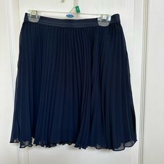 Nwot Bought It And Thought I’d Wear It But Just Always Picked Something Else Over It So It’s Brand New Flowy Skirt Elastic Waistband Contrary To The Old Navy Hanger, It’s Not A Medium It Is A Small Navy Pleated Flowy Skirt, Blue Pleated Short Skirt With Lining, Blue Short Pleated Skirt Lined, Blue Short Pleated Lined Skirt, Short Blue Pleated Lined Skirt, Hollister Skirt, Flowy Skirt, Something Else, Over It