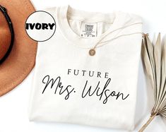 a hat, sunglasses and t - shirt with the words future mrs wilson printed on it