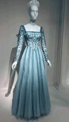 Pretty Royal Dresses, Medieval Dresses Aesthetic, Medieval Clothing Women Princesses, Medieval Princess Outfit, Ball Gowns Medieval, Got Inspired Dress, Game Of Thrones Dress Gowns, Royal Dresses Aesthetic, Light Blue Medieval Dress