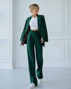 #trendy bottle green blazer Pantsuit Wedding, Emerald Green Outfit, Mother Of The Bride Trouser Suits, Classy Yet Trendy, How To Look Expensive, Green Trousers, Green Suit